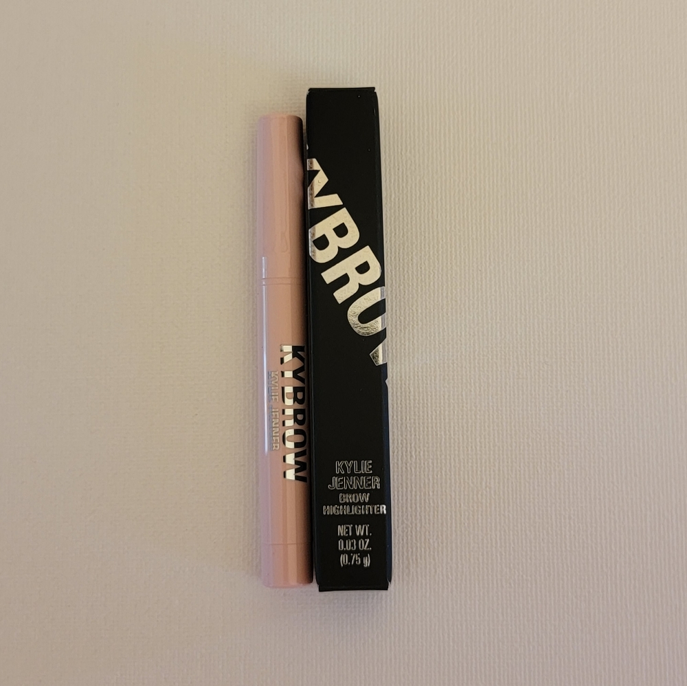 Kylie Jenner "Medium Matte" Brow Highlighter